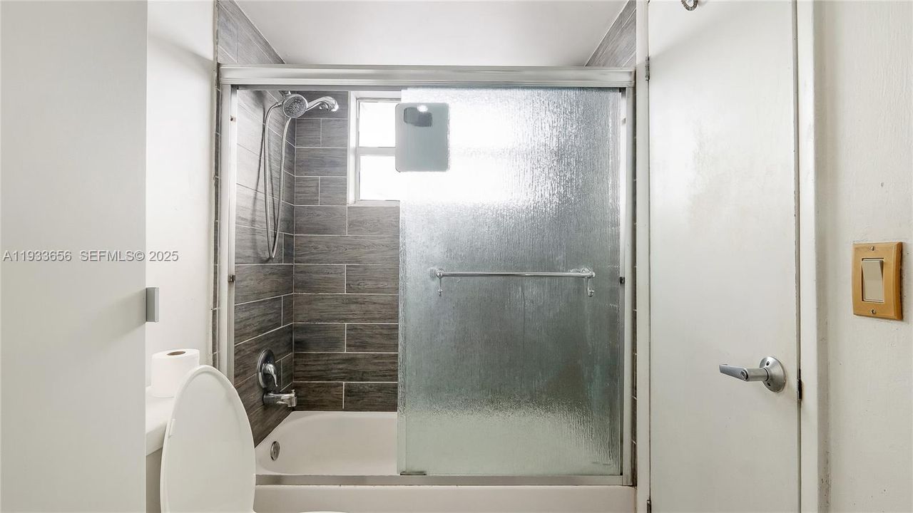 待售: $79,999 (1 贝兹, 1 浴室, 684 平方英尺)