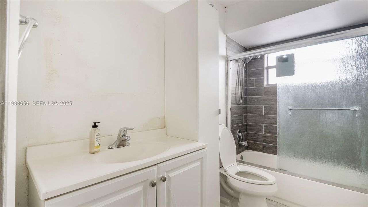 待售: $79,999 (1 贝兹, 1 浴室, 684 平方英尺)