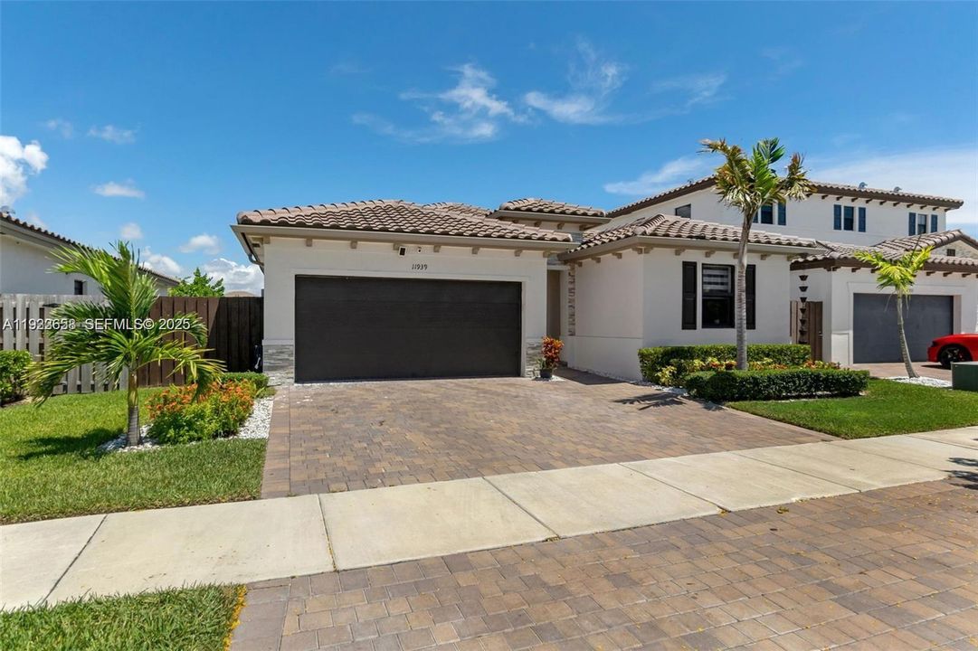 出租: $3,900 (4 贝兹, 3 浴室, 1895 平方英尺)