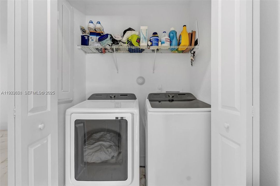 出租: $3,900 (4 贝兹, 3 浴室, 1895 平方英尺)