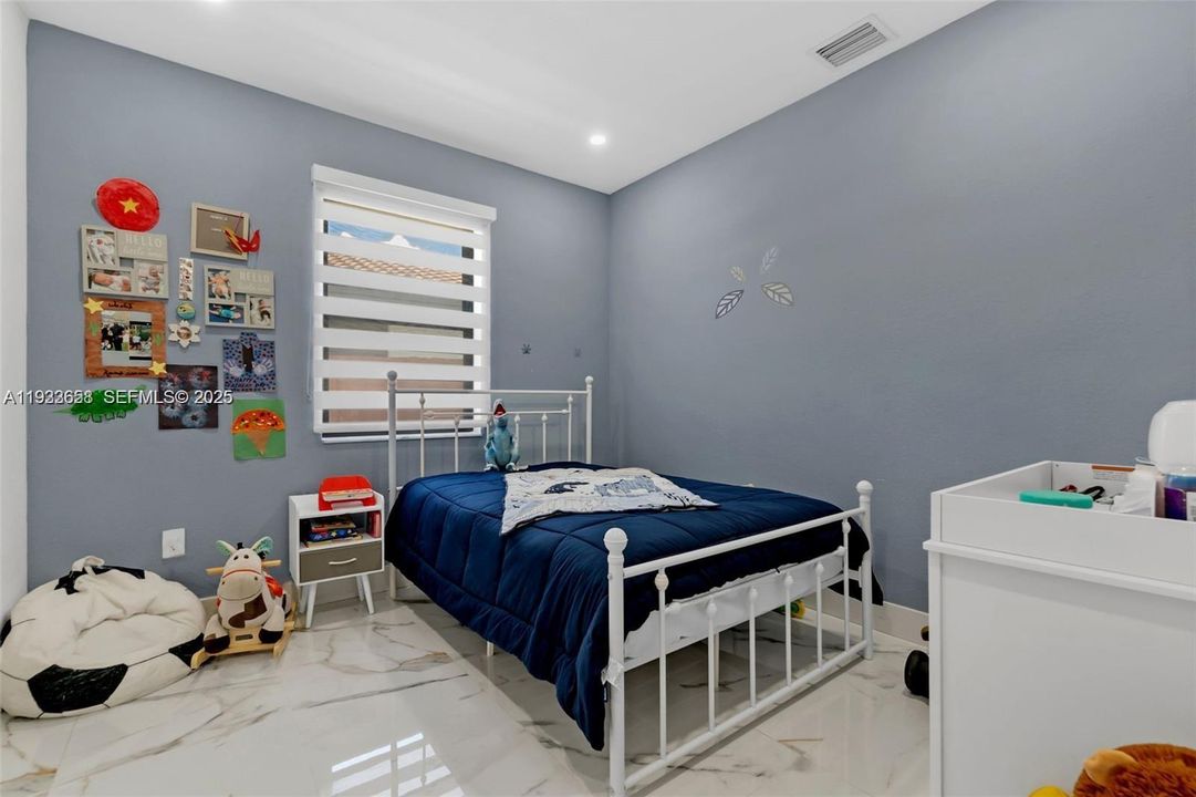 出租: $3,900 (4 贝兹, 3 浴室, 1895 平方英尺)