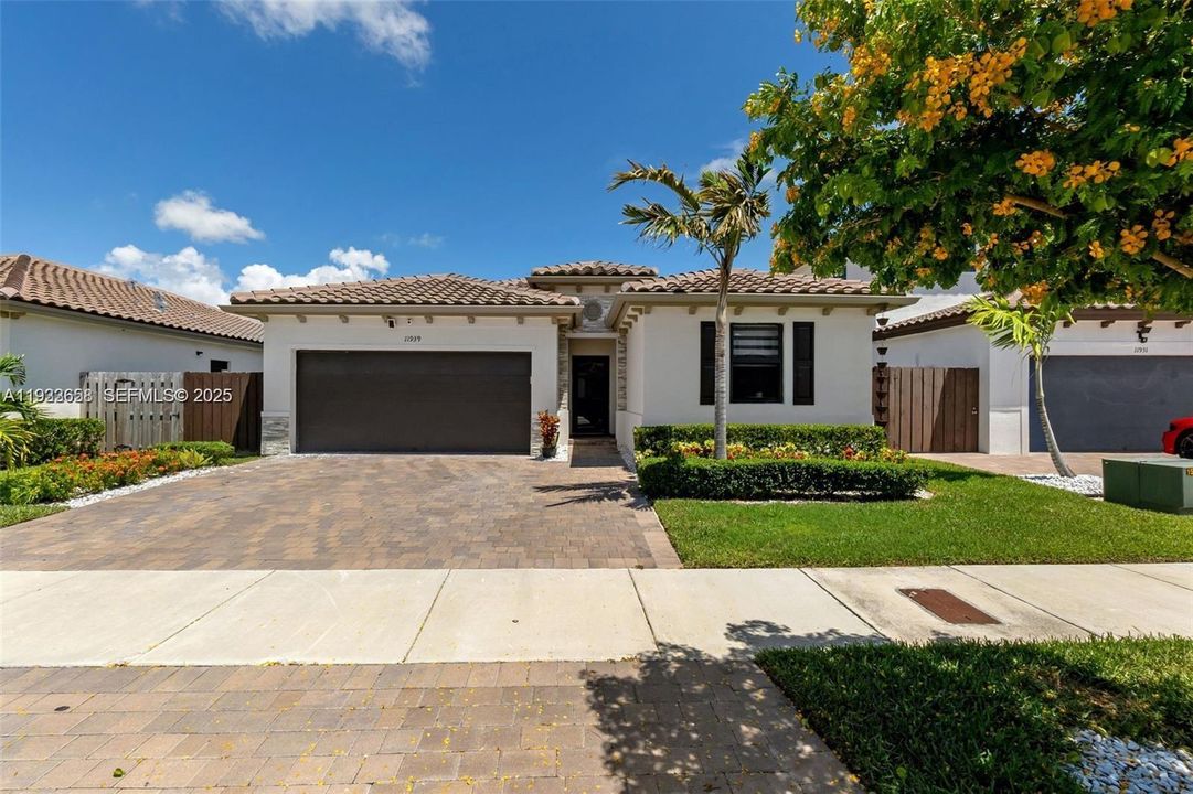 出租: $3,900 (4 贝兹, 3 浴室, 1895 平方英尺)