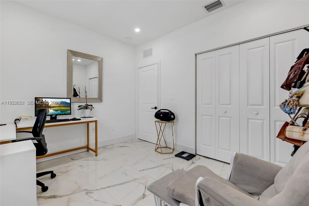 出租: $3,900 (4 贝兹, 3 浴室, 1895 平方英尺)