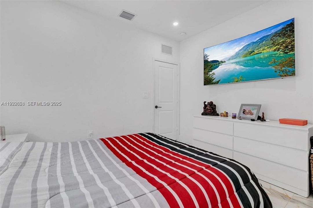 出租: $3,900 (4 贝兹, 3 浴室, 1895 平方英尺)