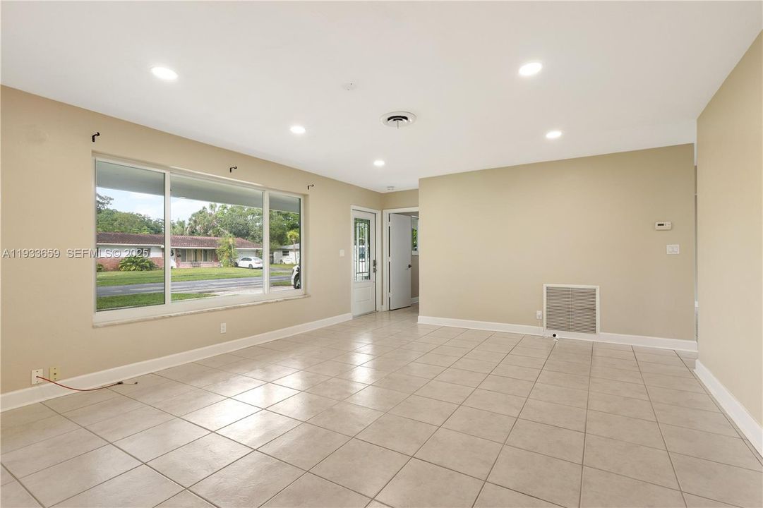 待售: $550,000 (3 贝兹, 2 浴室, 1554 平方英尺)