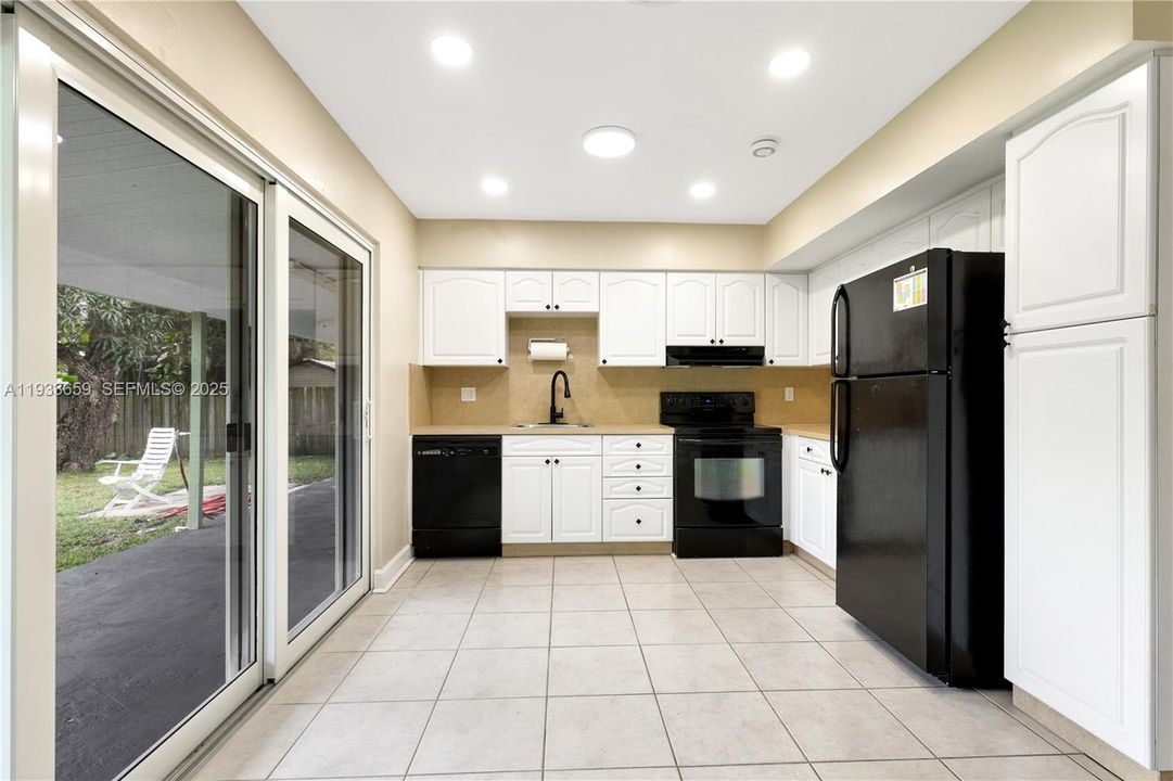 待售: $550,000 (3 贝兹, 2 浴室, 1554 平方英尺)