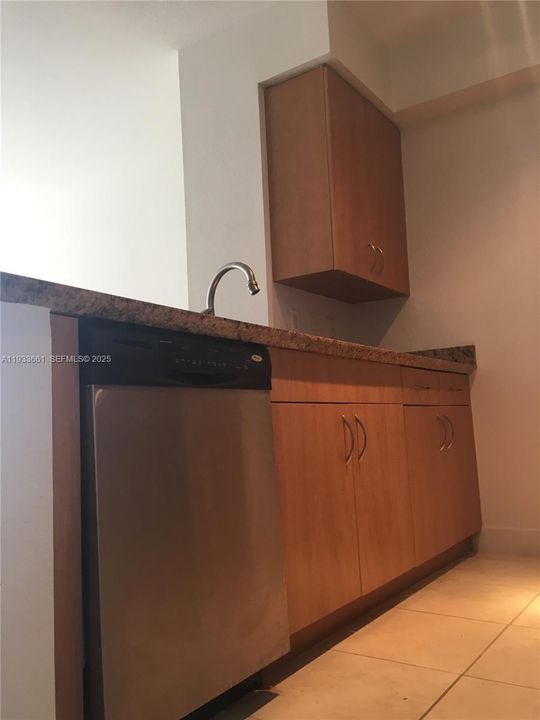 出租: $2,150 (1 贝兹, 1 浴室, 690 平方英尺)