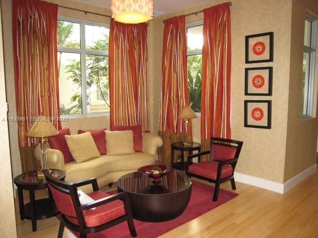 出租: $2,150 (1 贝兹, 1 浴室, 690 平方英尺)