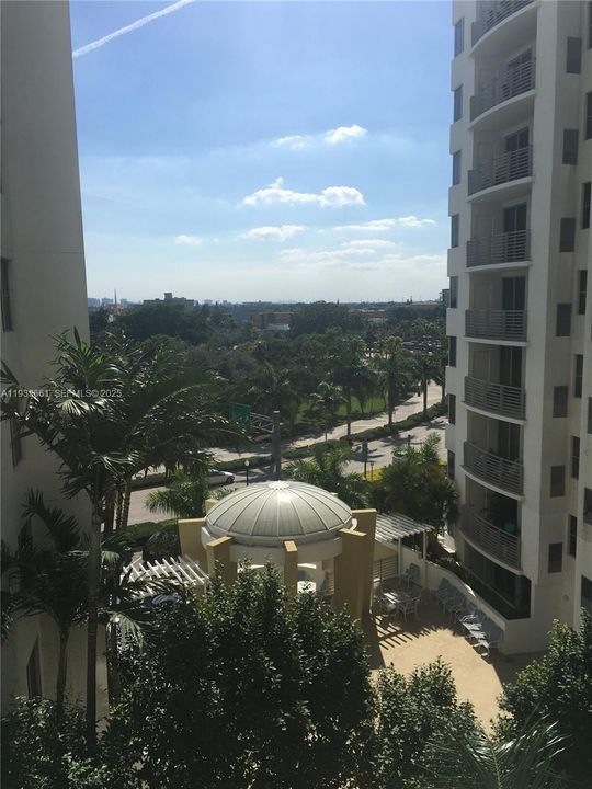 出租: $2,150 (1 贝兹, 1 浴室, 690 平方英尺)