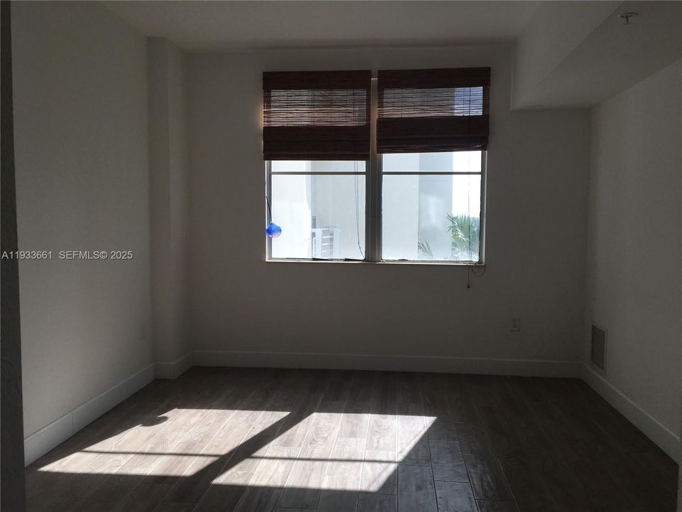 出租: $2,150 (1 贝兹, 1 浴室, 690 平方英尺)