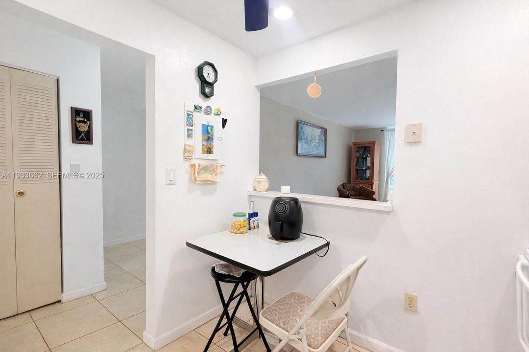 For Sale: $155,000 (1 beds, 1 baths, 720 Square Feet)