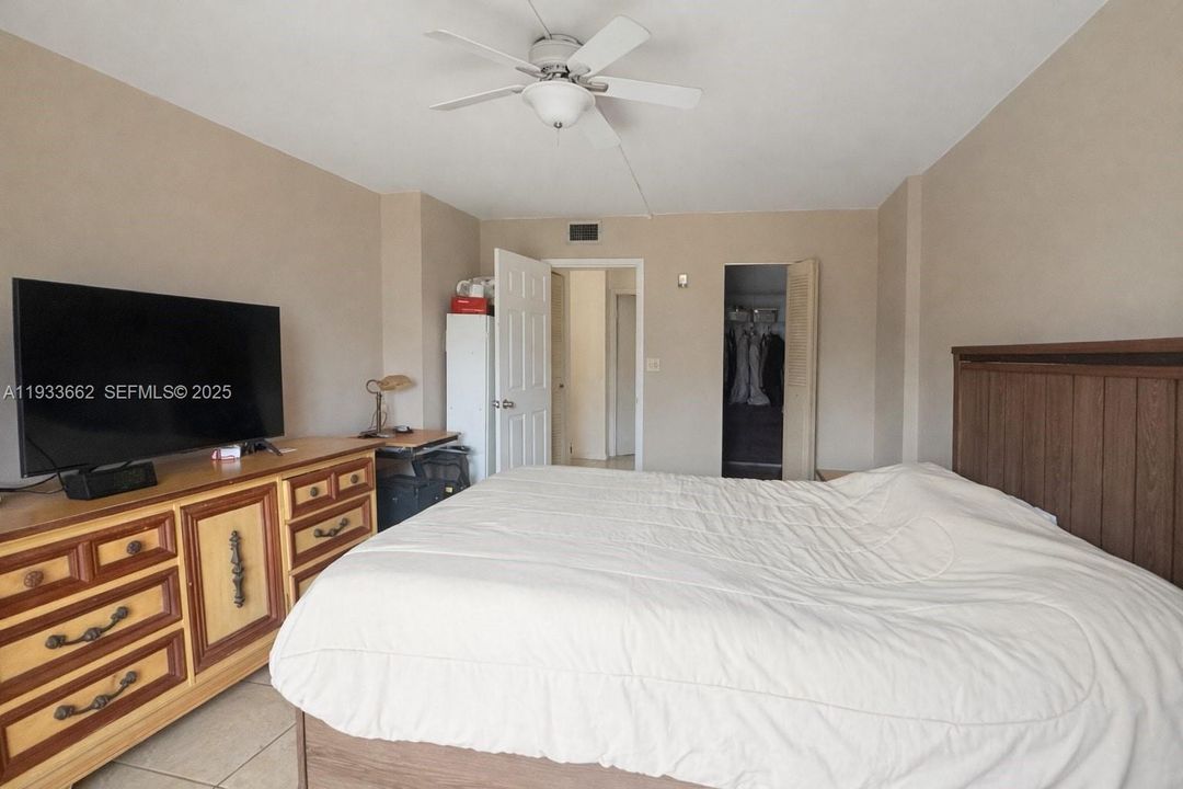 For Sale: $155,000 (1 beds, 1 baths, 720 Square Feet)