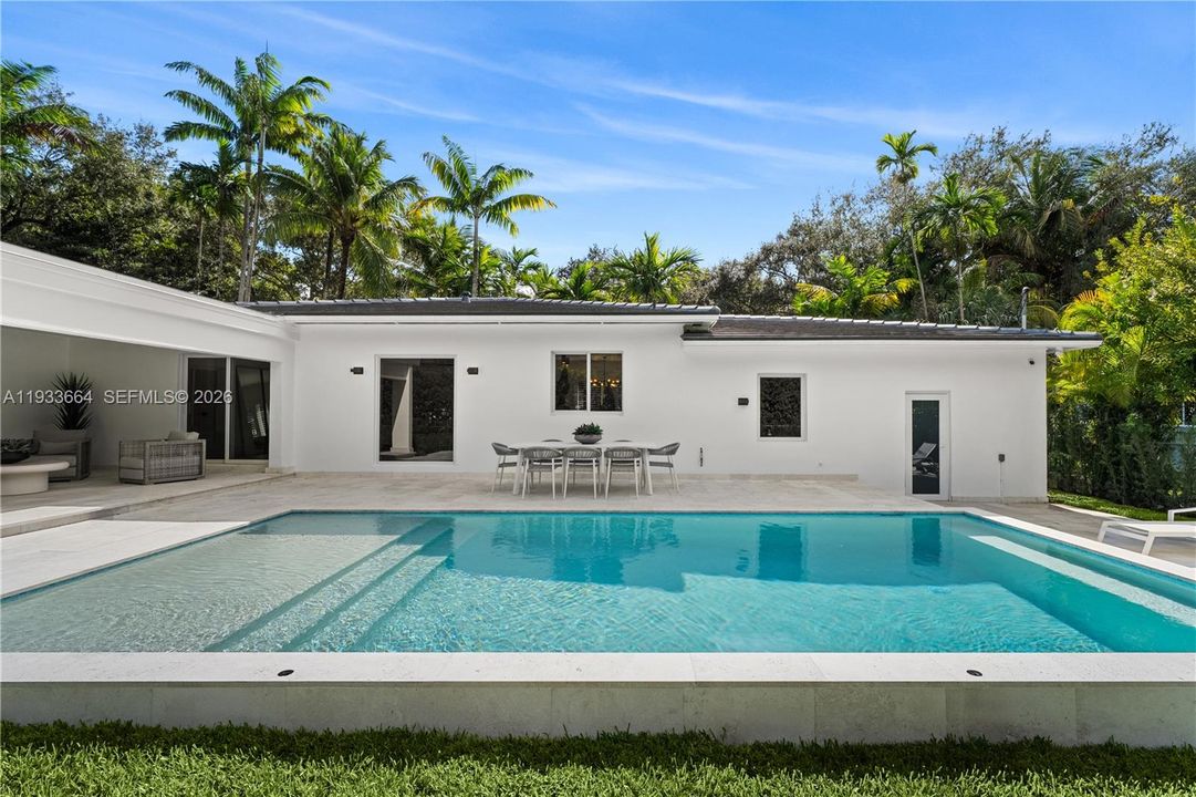 En Venta: $3,150,000 (4 camas, 3 baños, 2429 Pies cuadrados)