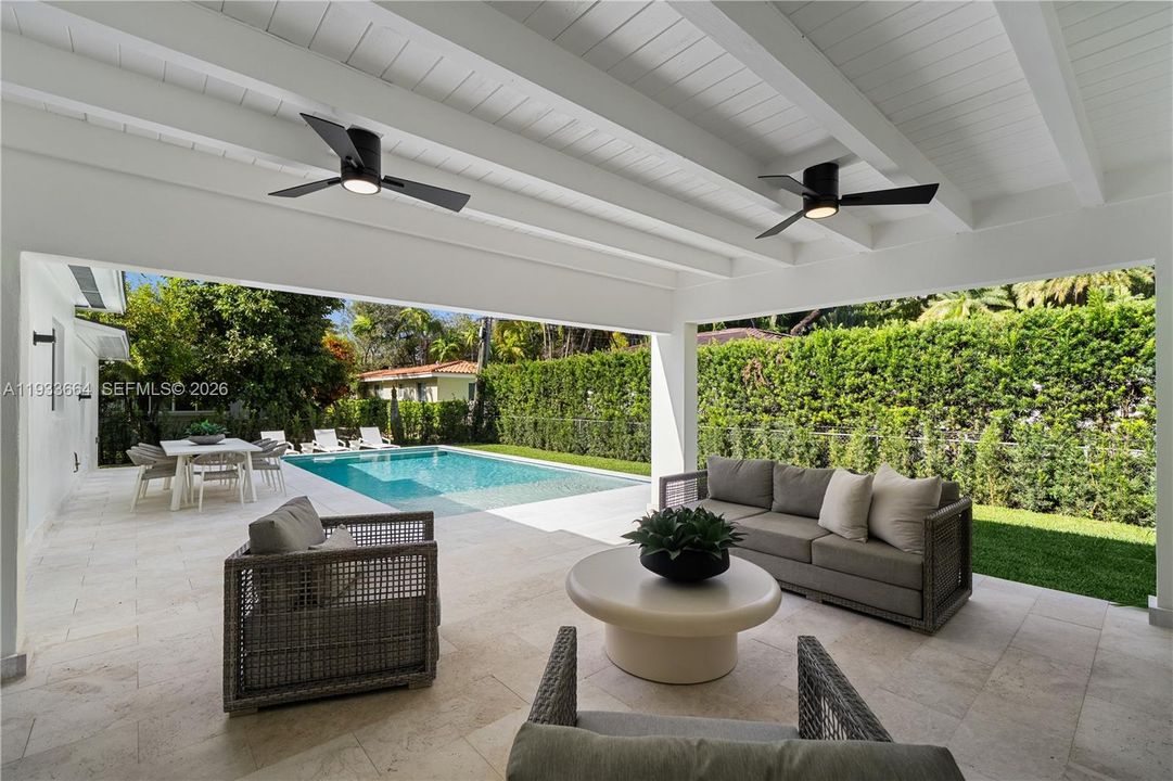 En Venta: $3,150,000 (4 camas, 3 baños, 2429 Pies cuadrados)