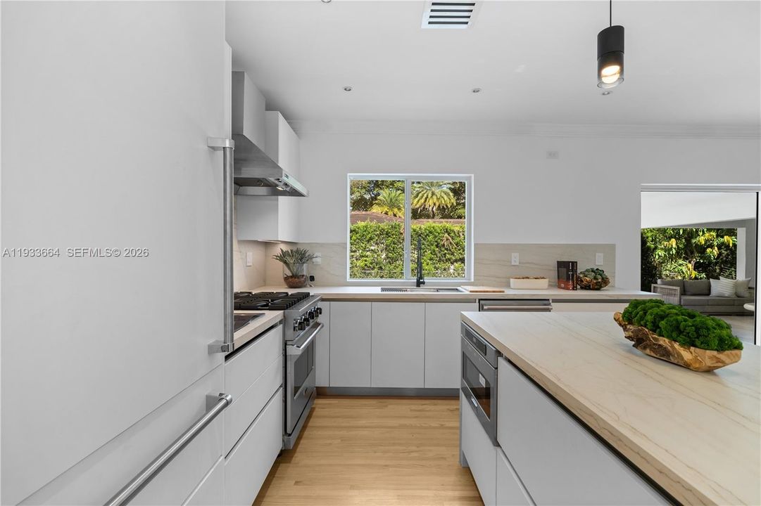 En Venta: $3,150,000 (4 camas, 3 baños, 2429 Pies cuadrados)