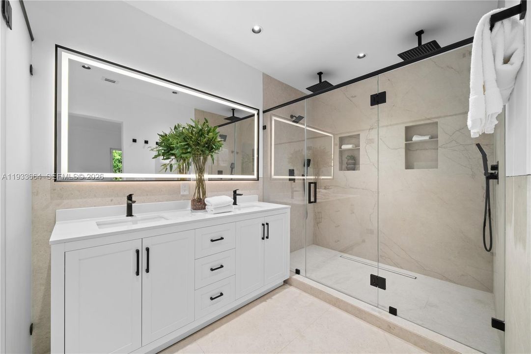 En Venta: $3,150,000 (4 camas, 3 baños, 2429 Pies cuadrados)