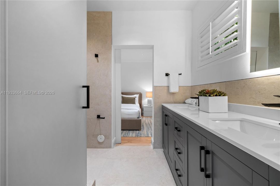 En Venta: $3,150,000 (4 camas, 3 baños, 2429 Pies cuadrados)