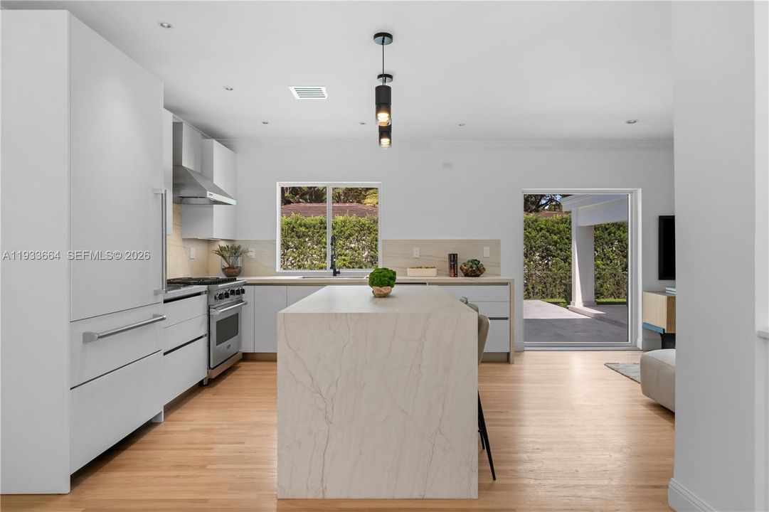 En Venta: $3,150,000 (4 camas, 3 baños, 2429 Pies cuadrados)