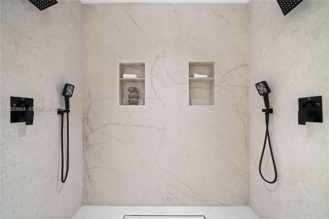 En Venta: $3,150,000 (4 camas, 3 baños, 2429 Pies cuadrados)