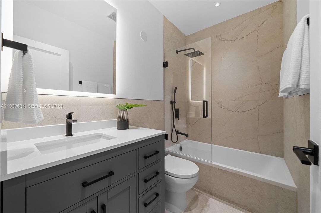 En Venta: $3,150,000 (4 camas, 3 baños, 2429 Pies cuadrados)