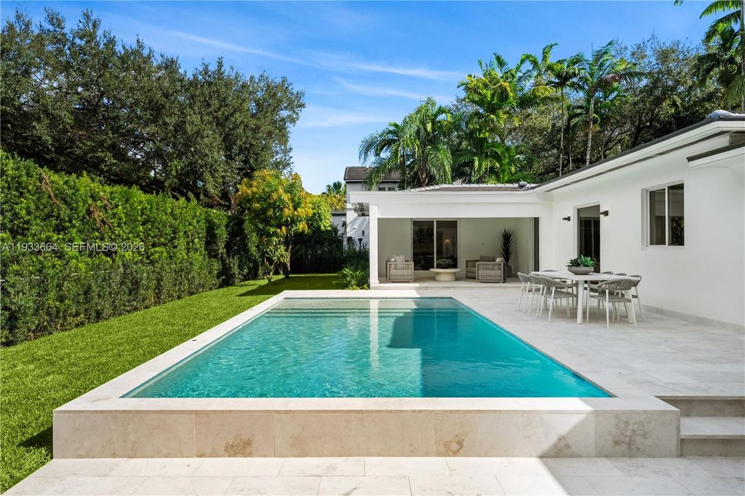 En Venta: $3,150,000 (4 camas, 3 baños, 2429 Pies cuadrados)