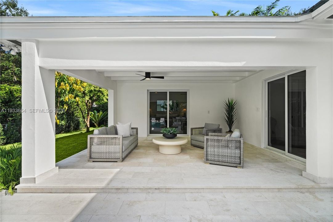 En Venta: $3,150,000 (4 camas, 3 baños, 2429 Pies cuadrados)