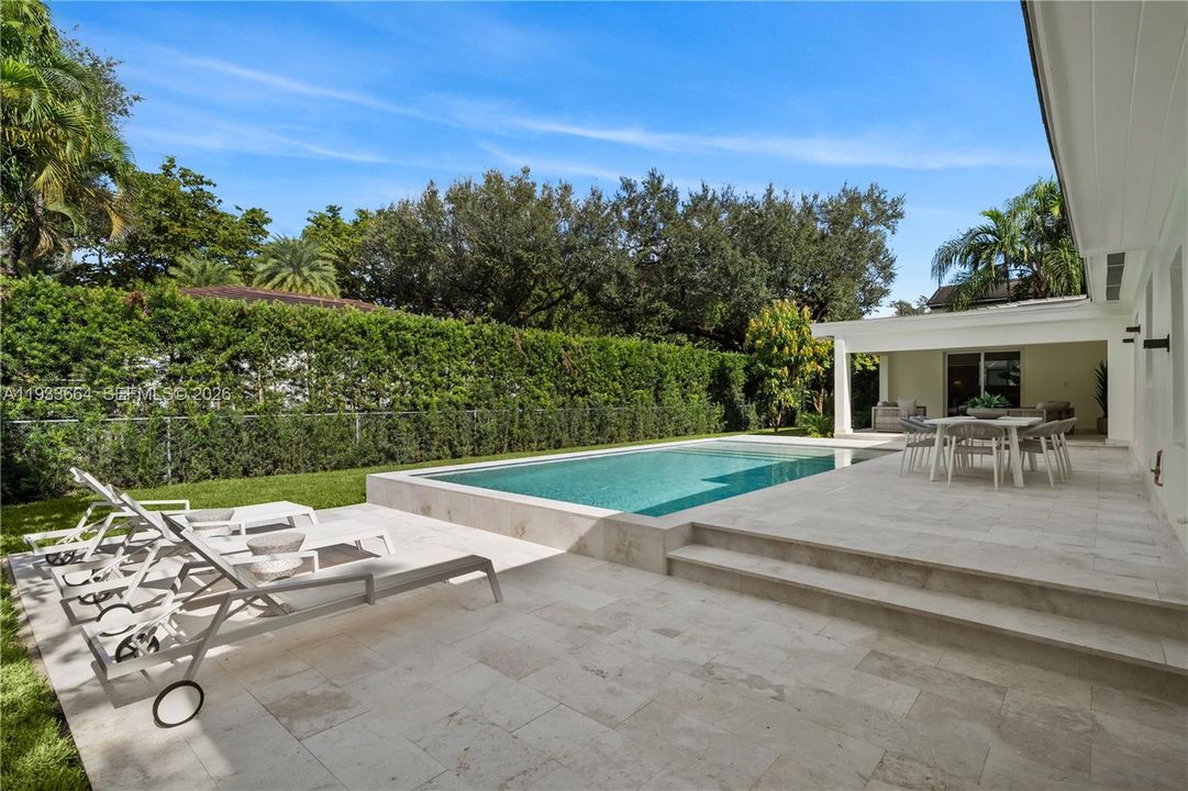 En Venta: $3,150,000 (4 camas, 3 baños, 2429 Pies cuadrados)