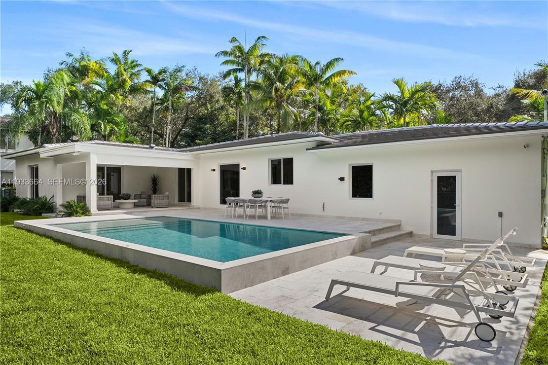 En Venta: $3,150,000 (4 camas, 3 baños, 2429 Pies cuadrados)