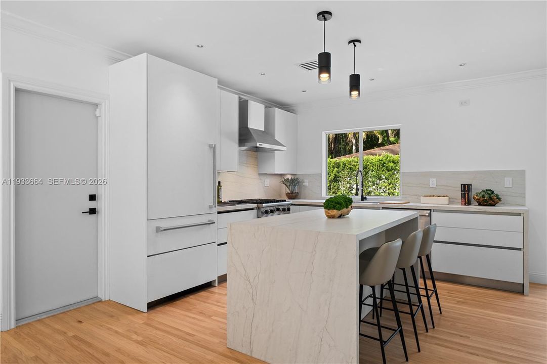 En Venta: $3,150,000 (4 camas, 3 baños, 2429 Pies cuadrados)