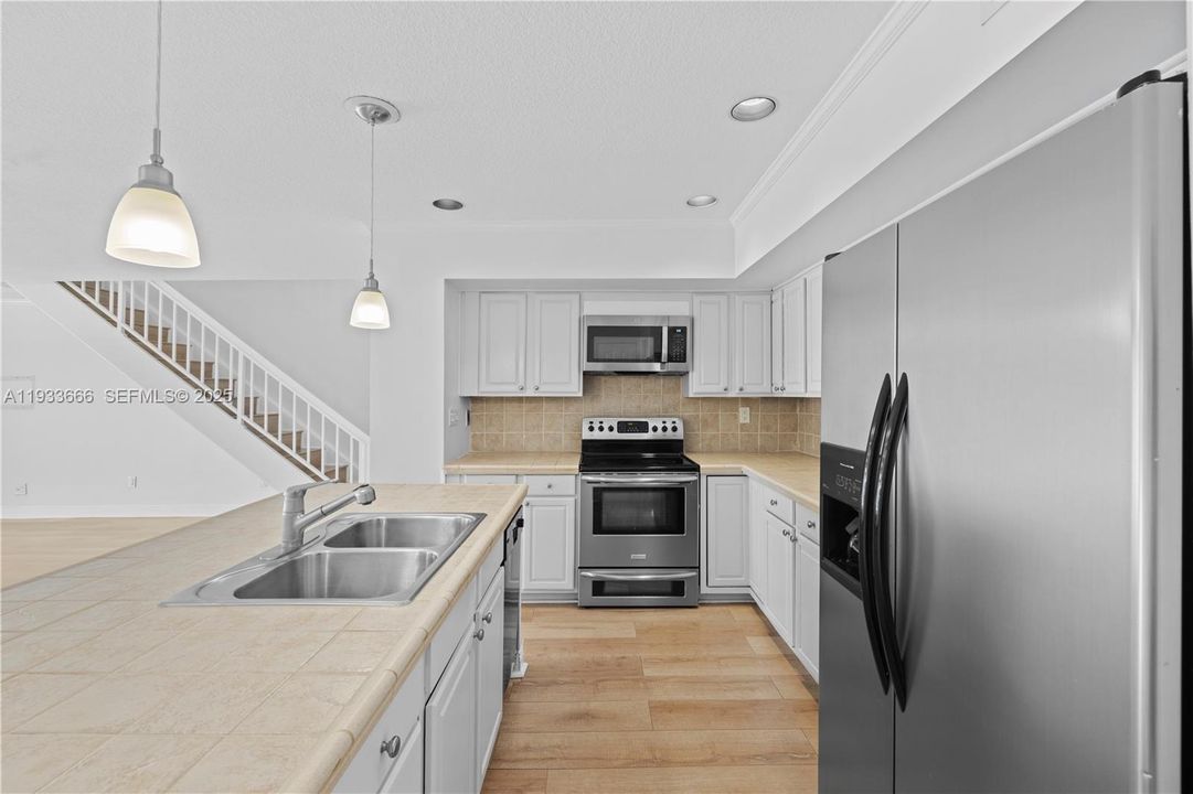 For Rent: $3,600 (4 beds, 3 baths, 2190 Square Feet)