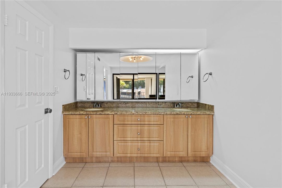 For Rent: $3,600 (4 beds, 3 baths, 2190 Square Feet)