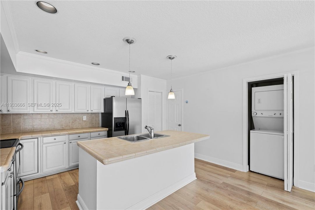 For Rent: $3,600 (4 beds, 3 baths, 2190 Square Feet)