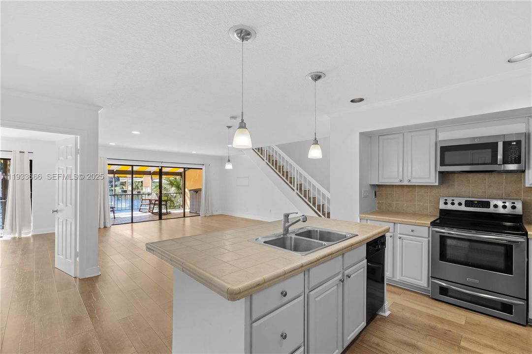 For Rent: $3,600 (4 beds, 3 baths, 2190 Square Feet)