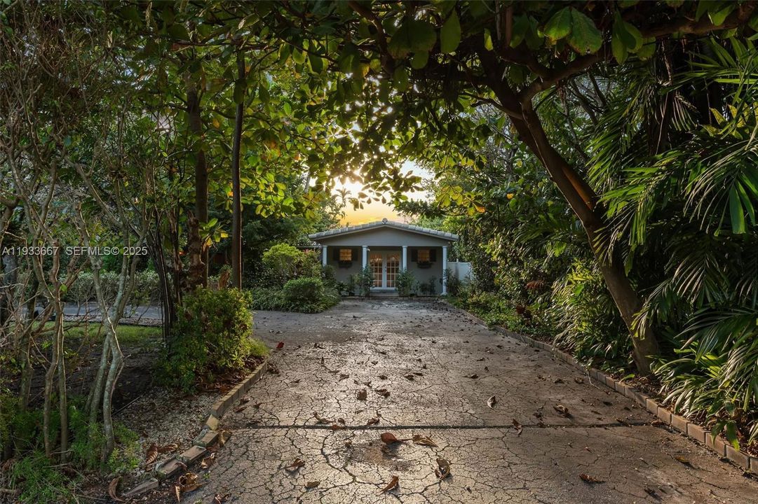 For Sale: $1,090,000 (4 beds, 4 baths, 2519 Square Feet)