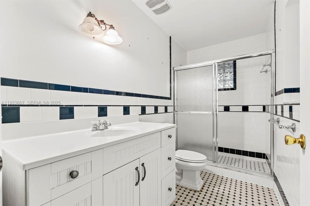 For Sale: $1,090,000 (4 beds, 4 baths, 2519 Square Feet)