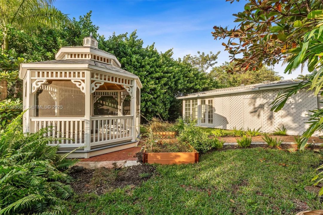 For Sale: $1,090,000 (4 beds, 4 baths, 2519 Square Feet)