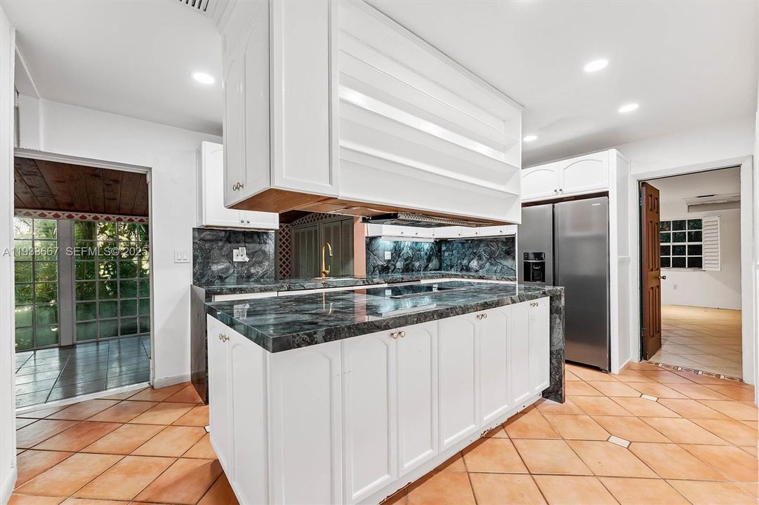 For Sale: $1,090,000 (4 beds, 4 baths, 2519 Square Feet)