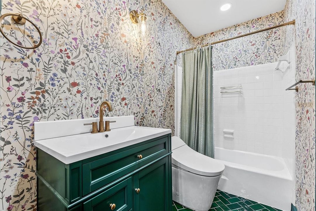 For Sale: $1,090,000 (4 beds, 4 baths, 2519 Square Feet)