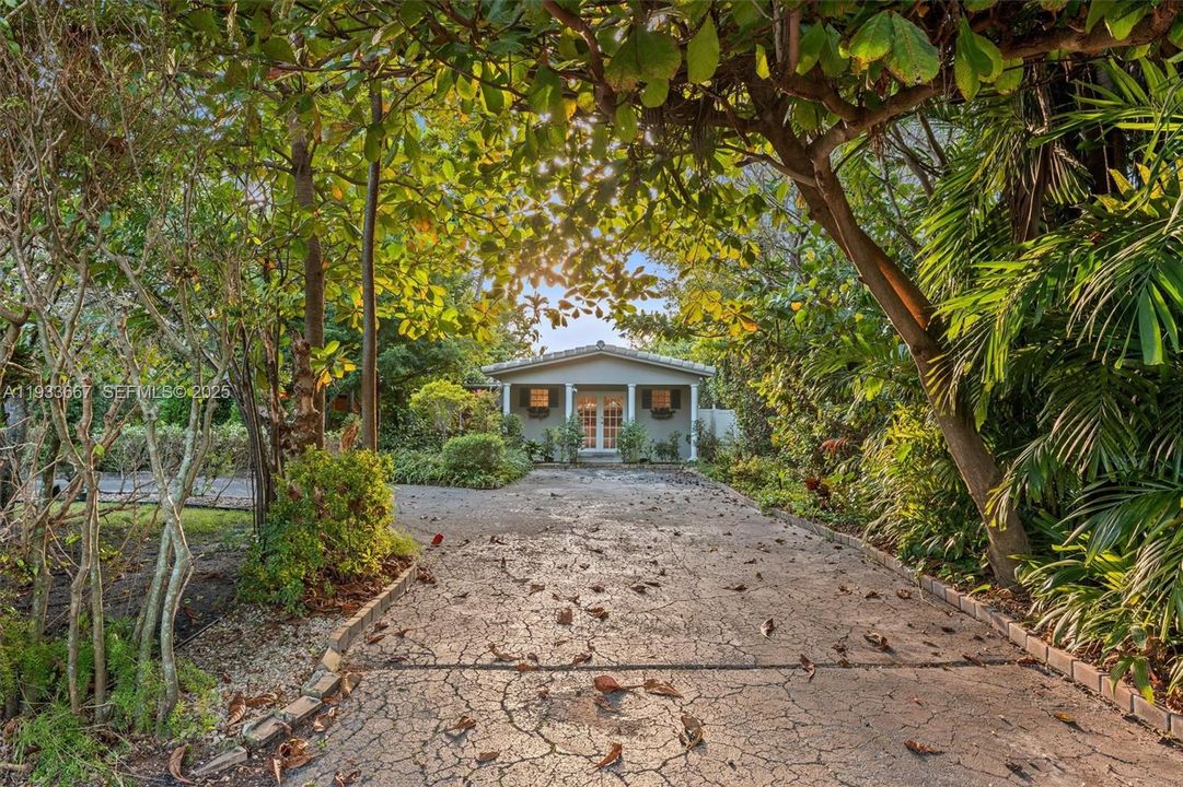 For Sale: $1,090,000 (4 beds, 4 baths, 2519 Square Feet)