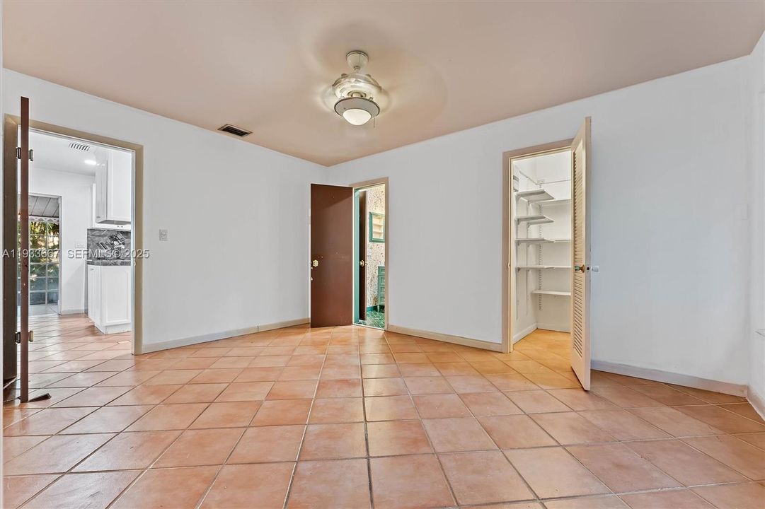 For Sale: $1,090,000 (4 beds, 4 baths, 2519 Square Feet)