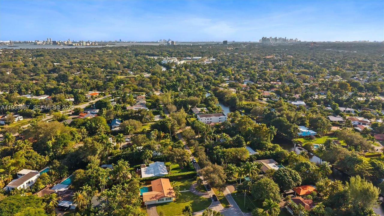 For Sale: $1,090,000 (4 beds, 4 baths, 2519 Square Feet)