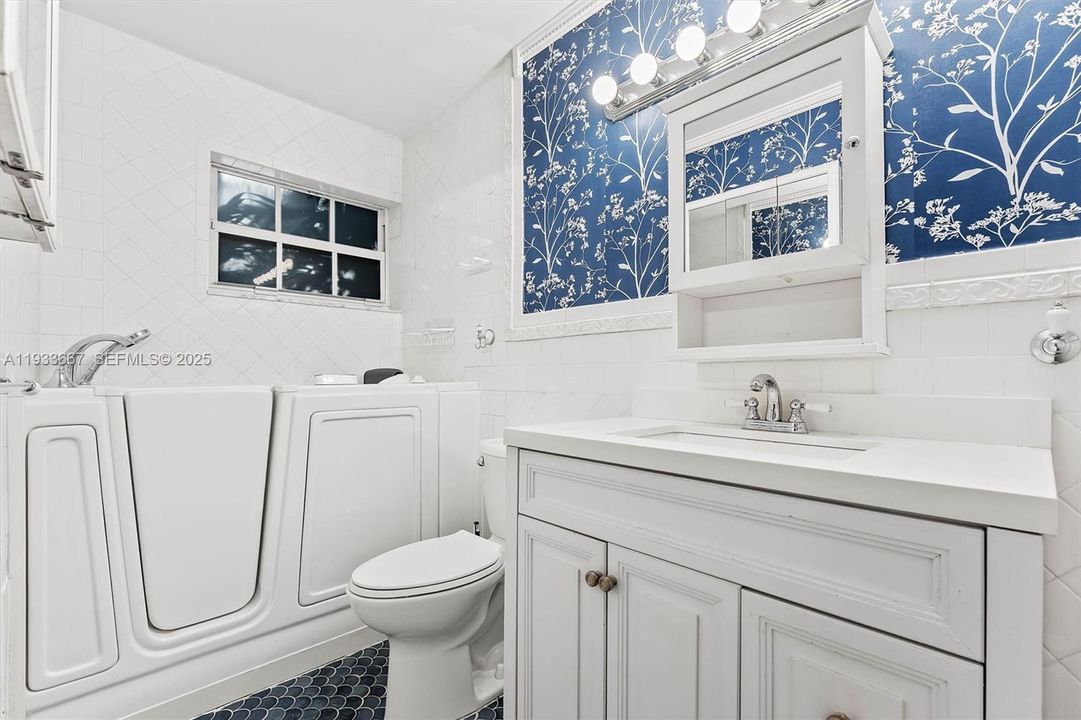 For Sale: $1,090,000 (4 beds, 4 baths, 2519 Square Feet)