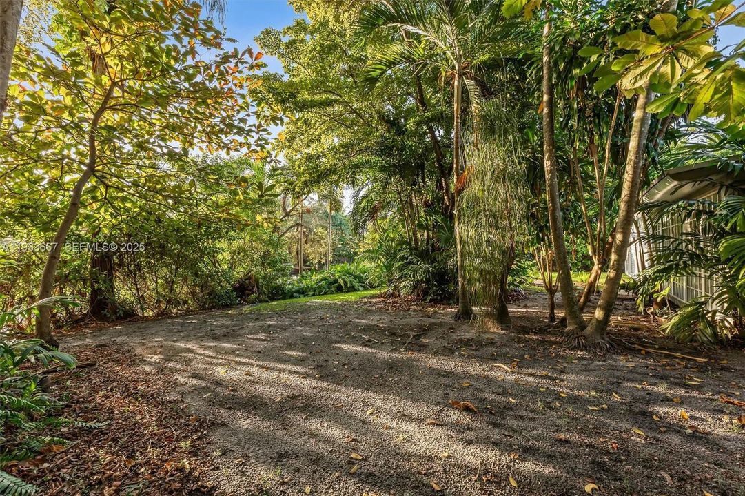 For Sale: $1,090,000 (4 beds, 4 baths, 2519 Square Feet)