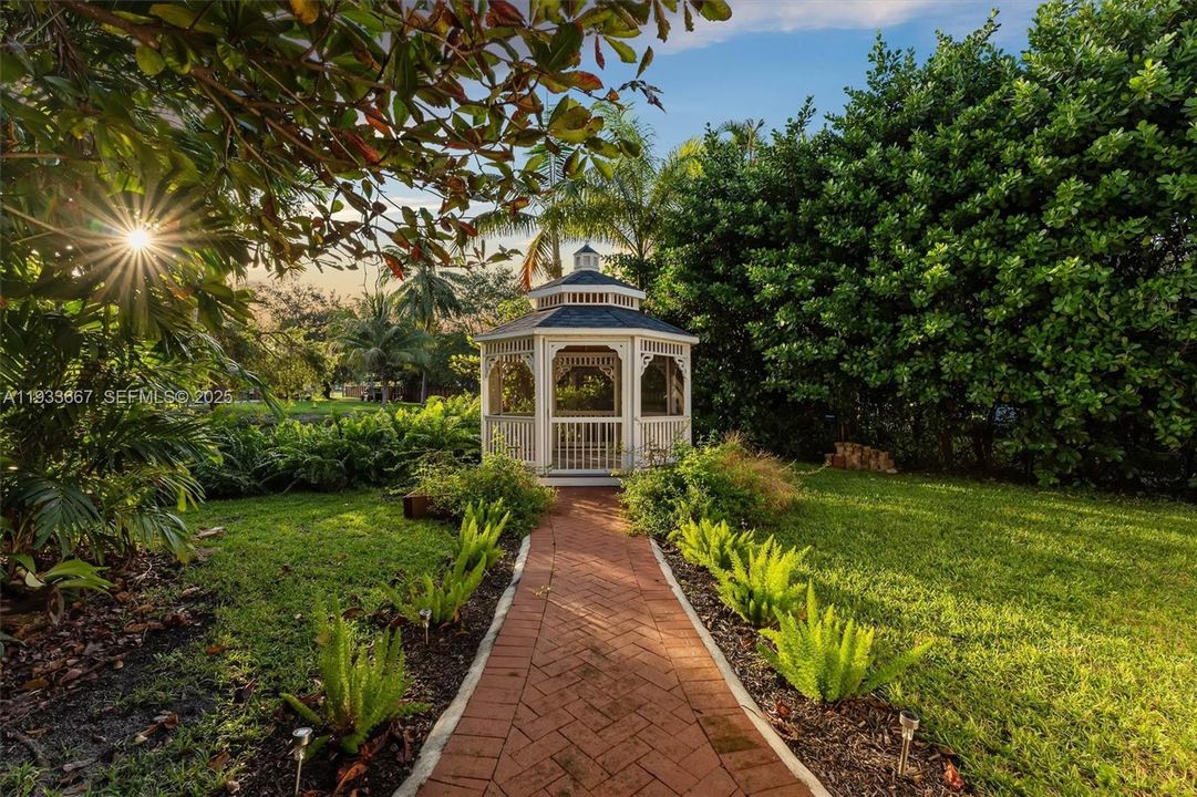 For Sale: $1,090,000 (4 beds, 4 baths, 2519 Square Feet)