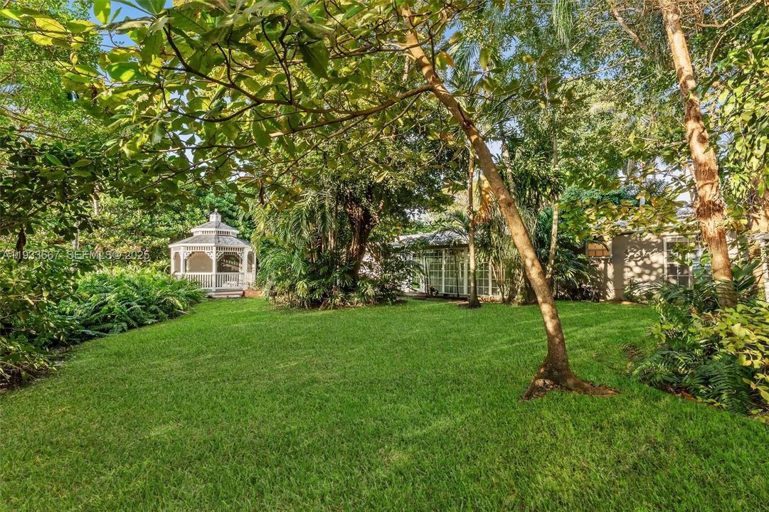 For Sale: $1,090,000 (4 beds, 4 baths, 2519 Square Feet)