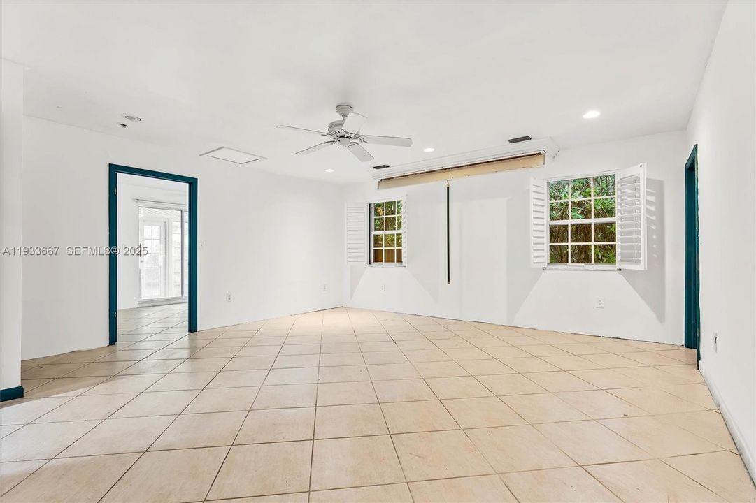 For Sale: $1,090,000 (4 beds, 4 baths, 2519 Square Feet)