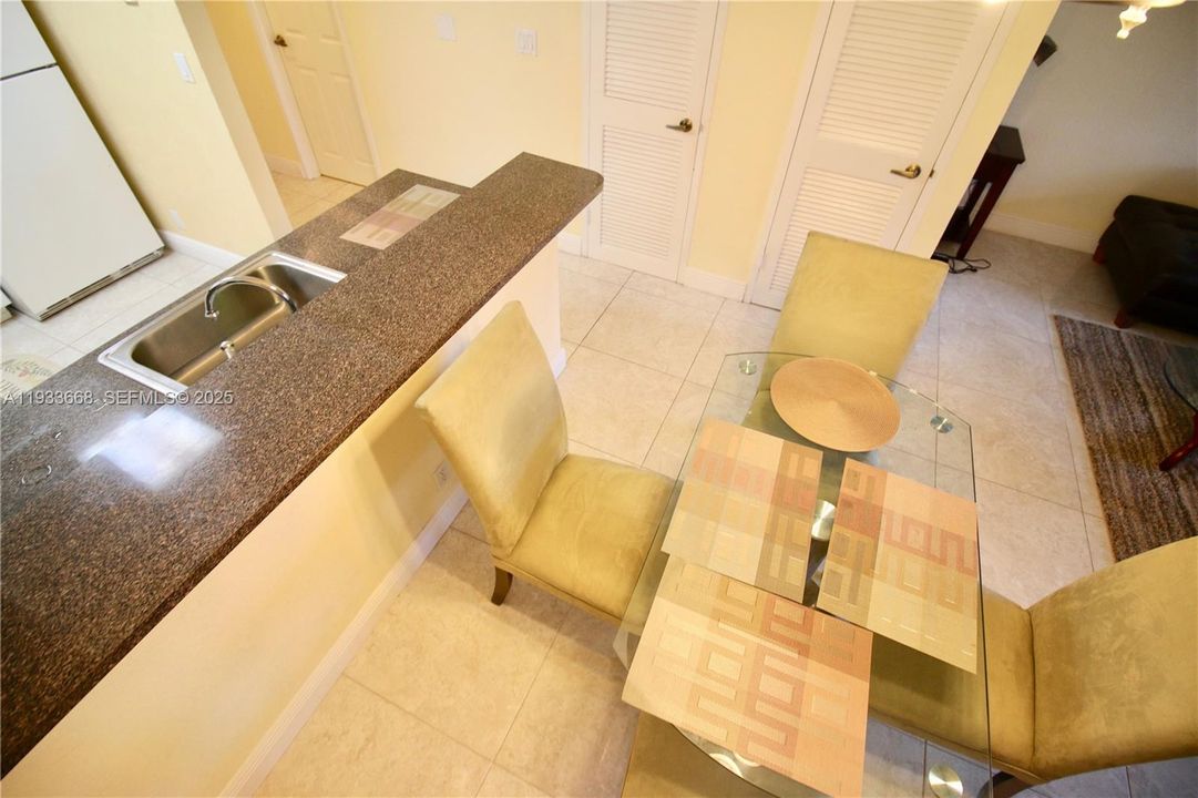 For Rent: $1,900 (0 beds, 1 baths, 590 Square Feet)