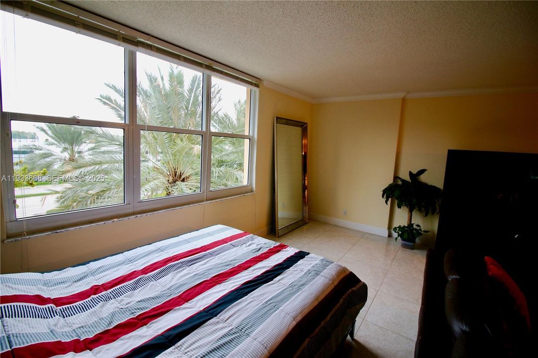 For Rent: $1,900 (0 beds, 1 baths, 590 Square Feet)