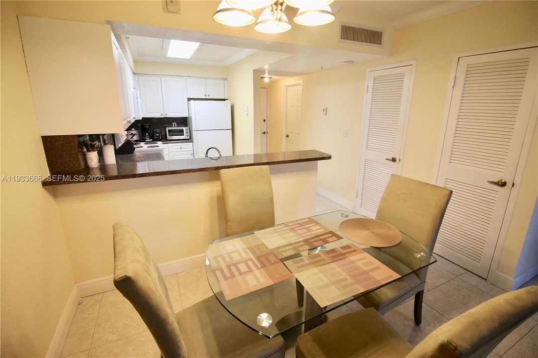 For Rent: $1,900 (0 beds, 1 baths, 590 Square Feet)