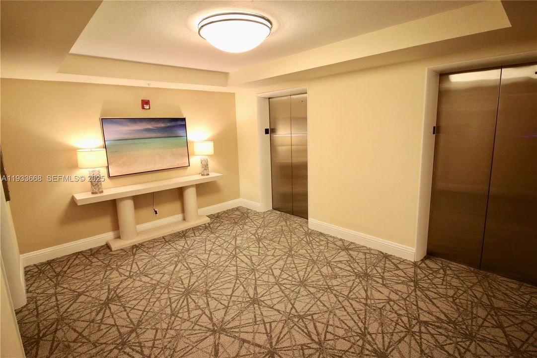 For Rent: $1,900 (0 beds, 1 baths, 590 Square Feet)